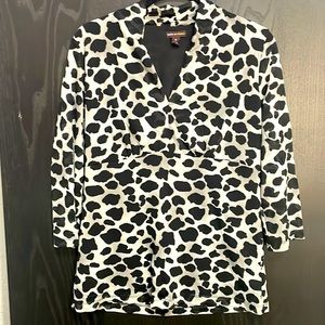 NWOT Dana Buchman Top Blouse Size Medium Black White Animal Print